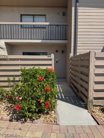 896 Buttonwood DR 108, Fort Myers Beach, FL 33931