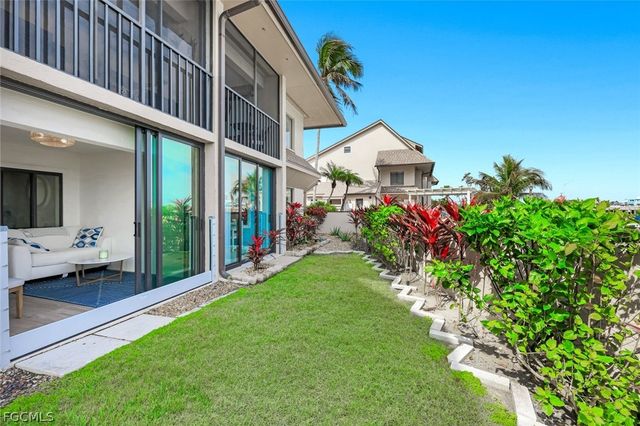 896 Buttonwood DR 108, Fort Myers Beach, FL 33931