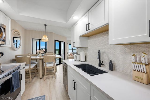 896 Buttonwood DR 108, Fort Myers Beach, FL 33931