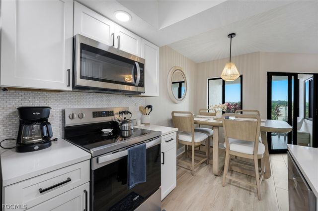 896 Buttonwood DR 108, Fort Myers Beach, FL 33931