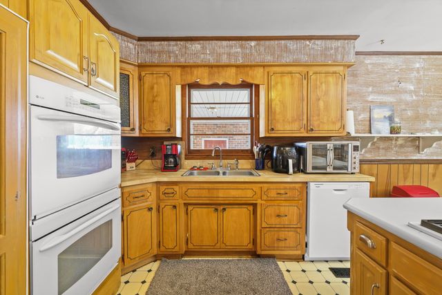 2521 Old Airport Rd, Hillsboro, TN 37342