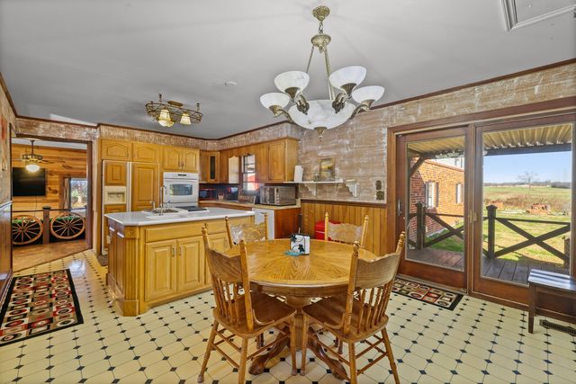 2521 Old Airport Rd, Hillsboro, TN 37342