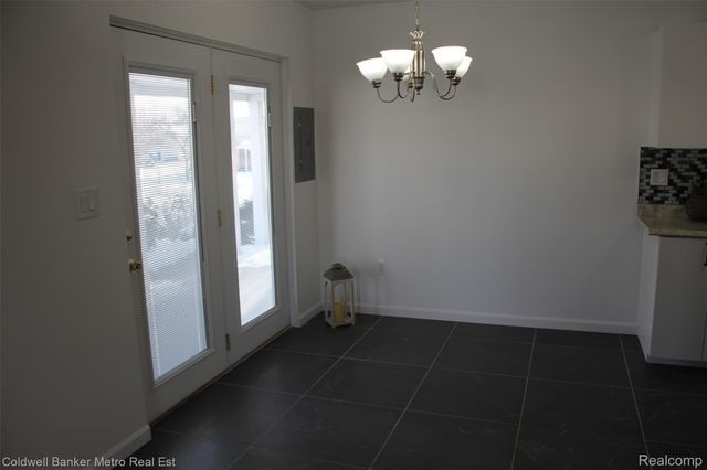 6 Beechwoode Lane, Pontiac, MI 48340