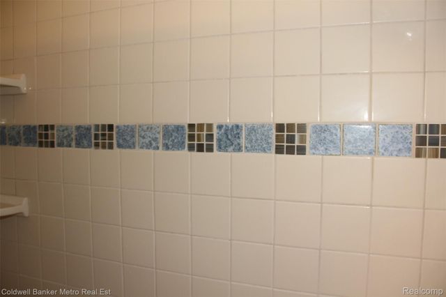 6 Beechwoode Lane, Pontiac, MI 48340