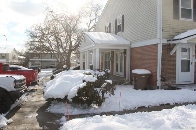 6 Beechwoode Lane, Pontiac, MI 48340