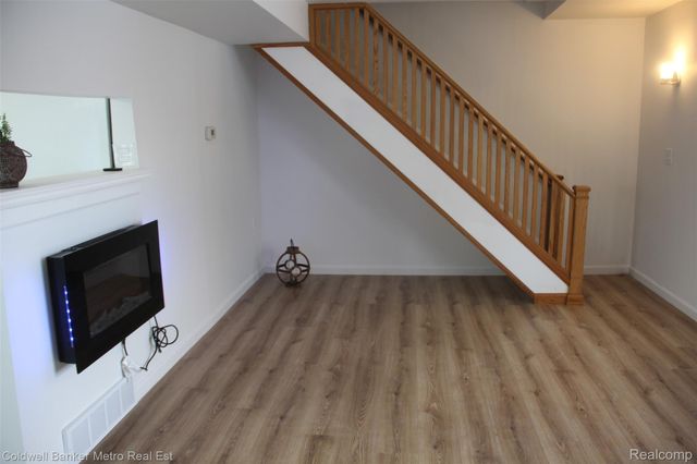 6 Beechwoode Lane, Pontiac, MI 48340