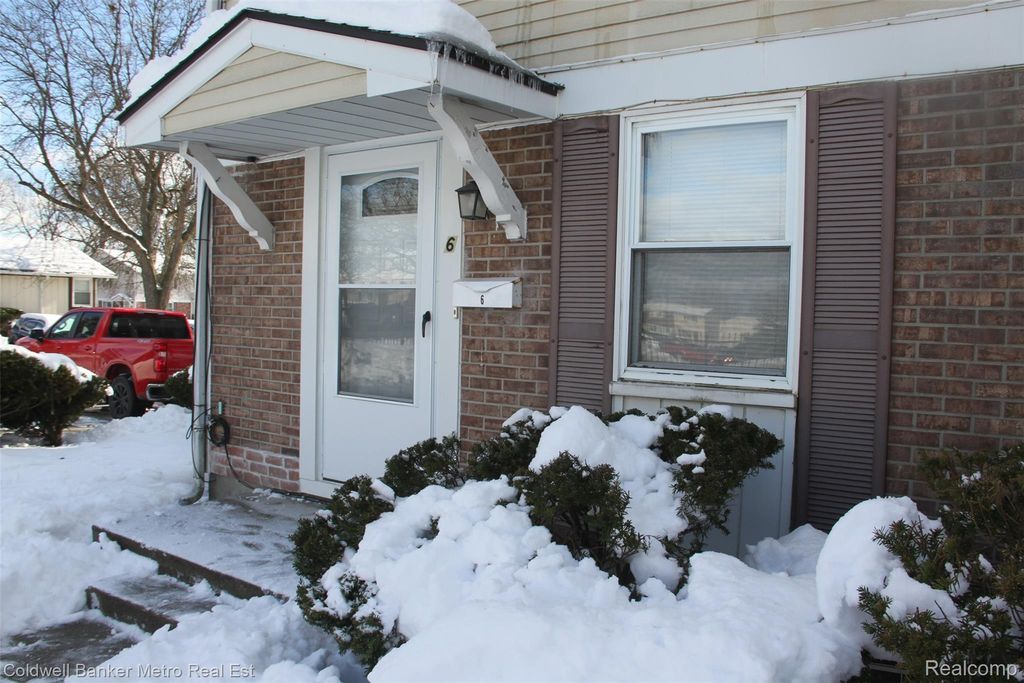 6 Beechwoode Lane, Pontiac, MI 48340