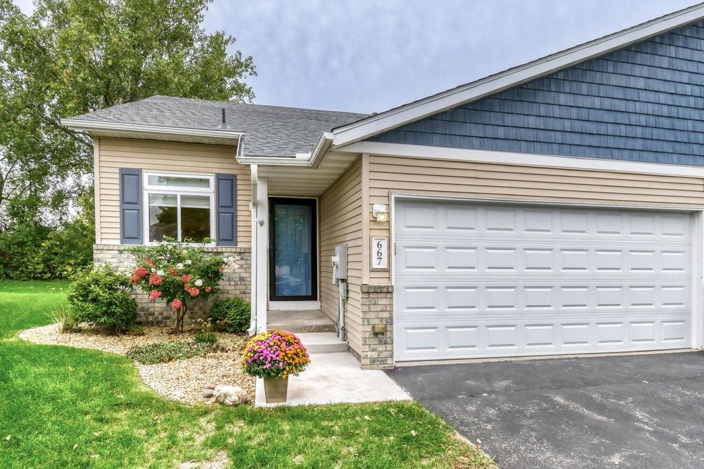 667 35th Street W, Hastings, MN 55033 — exterior