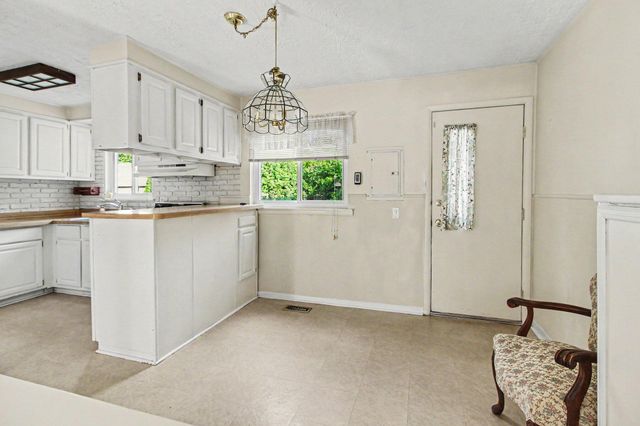 1307 Fall River Road, Ypsilanti, MI 48198