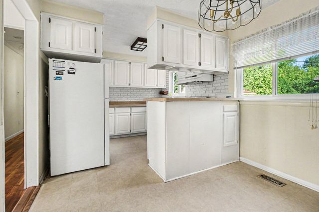 1307 Fall River Road, Ypsilanti, MI 48198