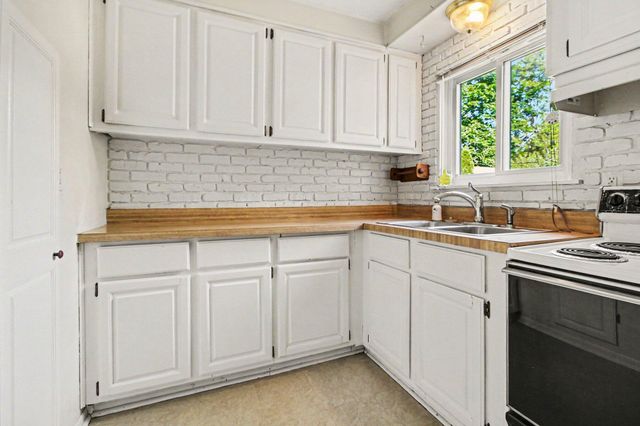 1307 Fall River Road, Ypsilanti, MI 48198