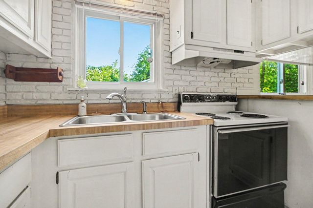 1307 Fall River Road, Ypsilanti, MI 48198