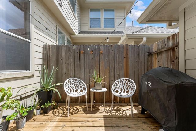 27 Medley Lane, The Woodlands, TX 77382