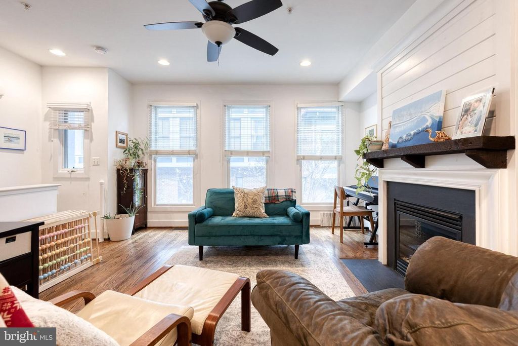 25 YOGURT LN, Baltimore, MD 21231