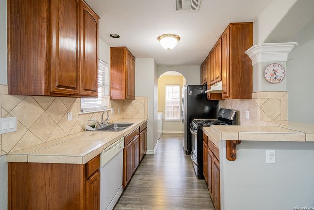 2811 Del Rio, San Antonio, TX 78203