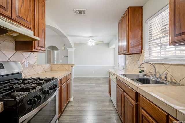 2811 Del Rio, San Antonio, TX 78203