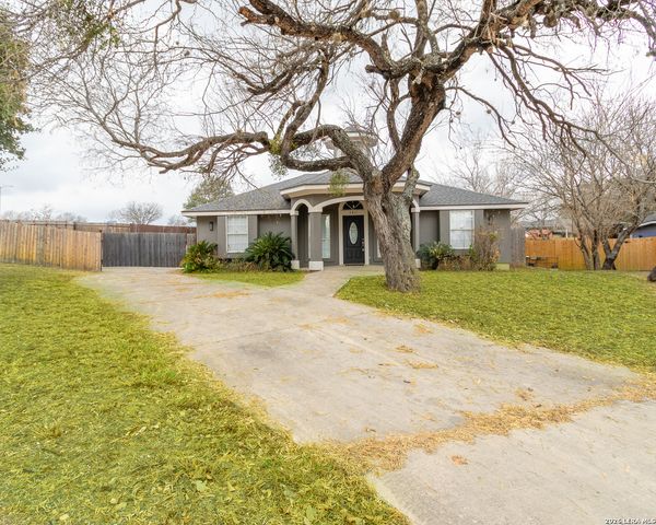 2811 Del Rio, San Antonio, TX 78203