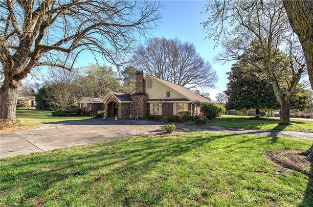 224 Hillcrest Drive, Calhoun, GA 30701