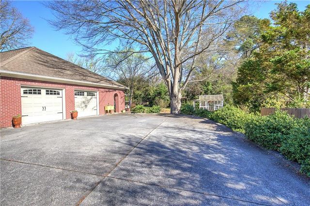 224 Hillcrest Drive, Calhoun, GA 30701