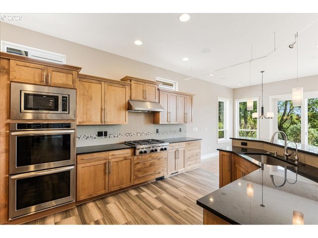 32092 Sw WILLAMETTE Way E, Wilsonville, OR 97070