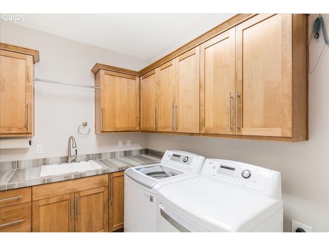 32092 Sw WILLAMETTE Way E, Wilsonville, OR 97070
