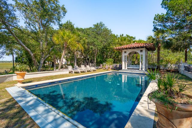 24 Seagrass Lane, Isle Of Palms, SC 29451