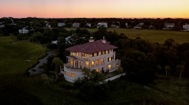 24 Seagrass Lane, Isle Of Palms, SC 29451