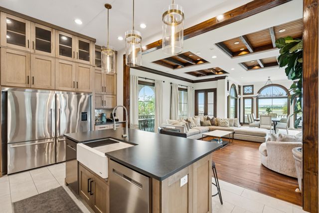 24 Seagrass Lane, Isle Of Palms, SC 29451