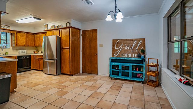 113 Wheeler Street, Glen Rose, TX 76043