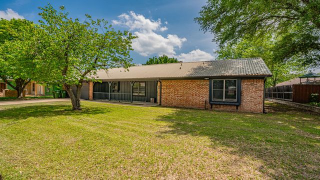 113 Wheeler Street, Glen Rose, TX 76043