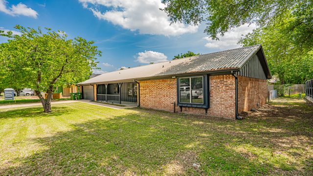 113 Wheeler Street, Glen Rose, TX 76043
