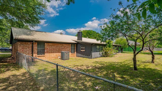 113 Wheeler Street, Glen Rose, TX 76043