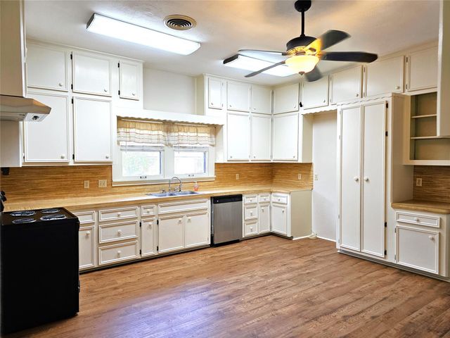315 High Street, Tomball, TX 77375