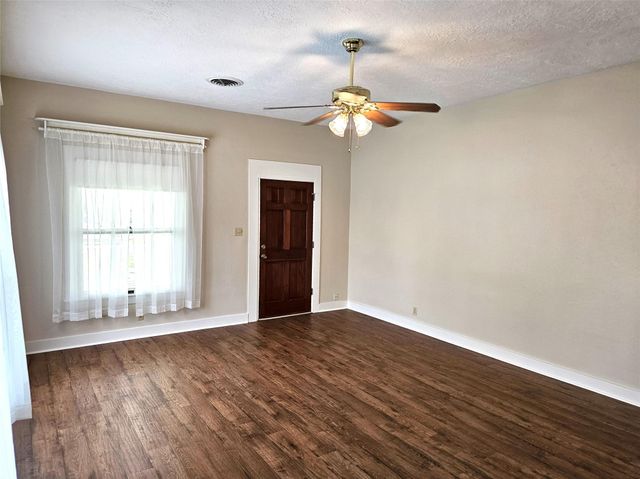315 High Street, Tomball, TX 77375