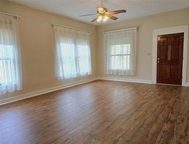 315 High Street, Tomball, TX 77375