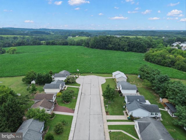 51 MASON DIXON DR, Littlestown, PA 17340