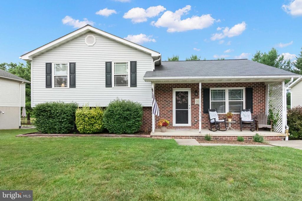 51 MASON DIXON DR, Littlestown, PA 17340