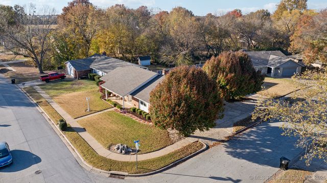 2904 E Knoxville Street, Broken Arrow, OK 74014