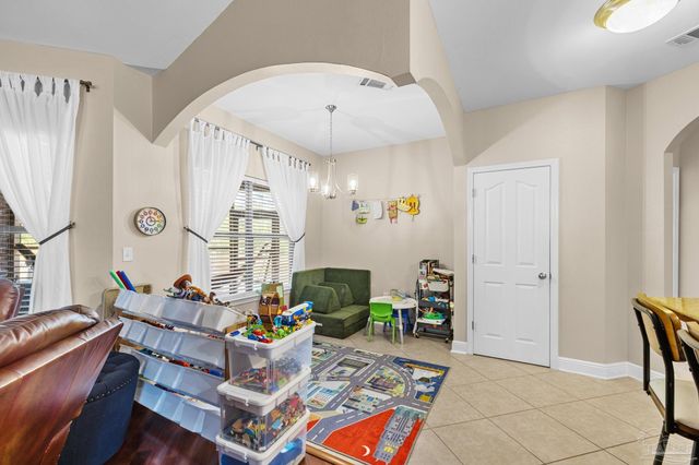 3504 Topaz Cir, Navarre, FL 32566