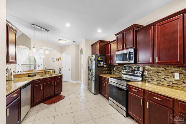 3504 Topaz Cir, Navarre, FL 32566