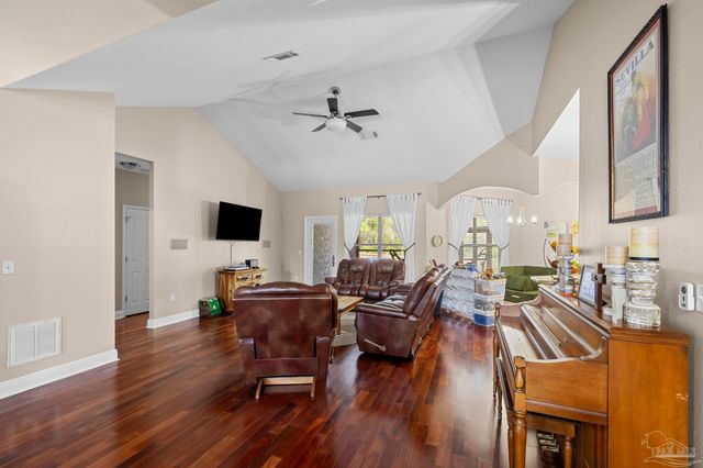 3504 Topaz Cir, Navarre, FL 32566