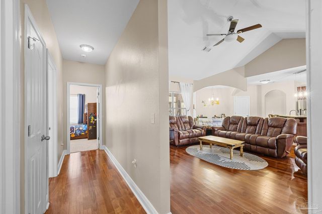 3504 Topaz Cir, Navarre, FL 32566