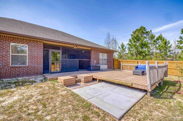 3504 Topaz Cir, Navarre, FL 32566