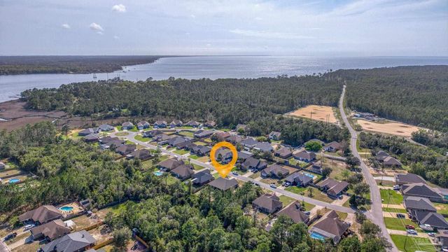 3504 Topaz Cir, Navarre, FL 32566