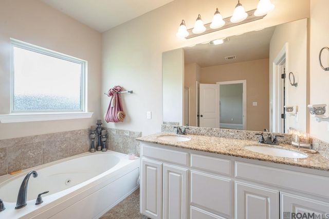 20211 Long Lake Dr, Hammond, LA 70403