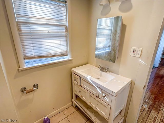 18104 Landseer Road, Cleveland, OH 44119