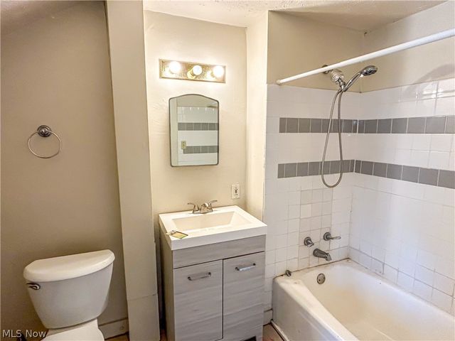 18104 Landseer Road, Cleveland, OH 44119