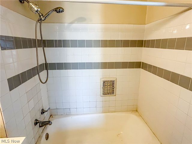 18104 Landseer Road, Cleveland, OH 44119