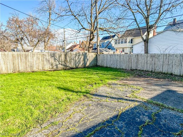 18104 Landseer Road, Cleveland, OH 44119