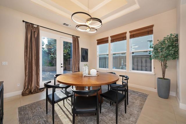 661 Westchester Dr, Folsom, CA 95630